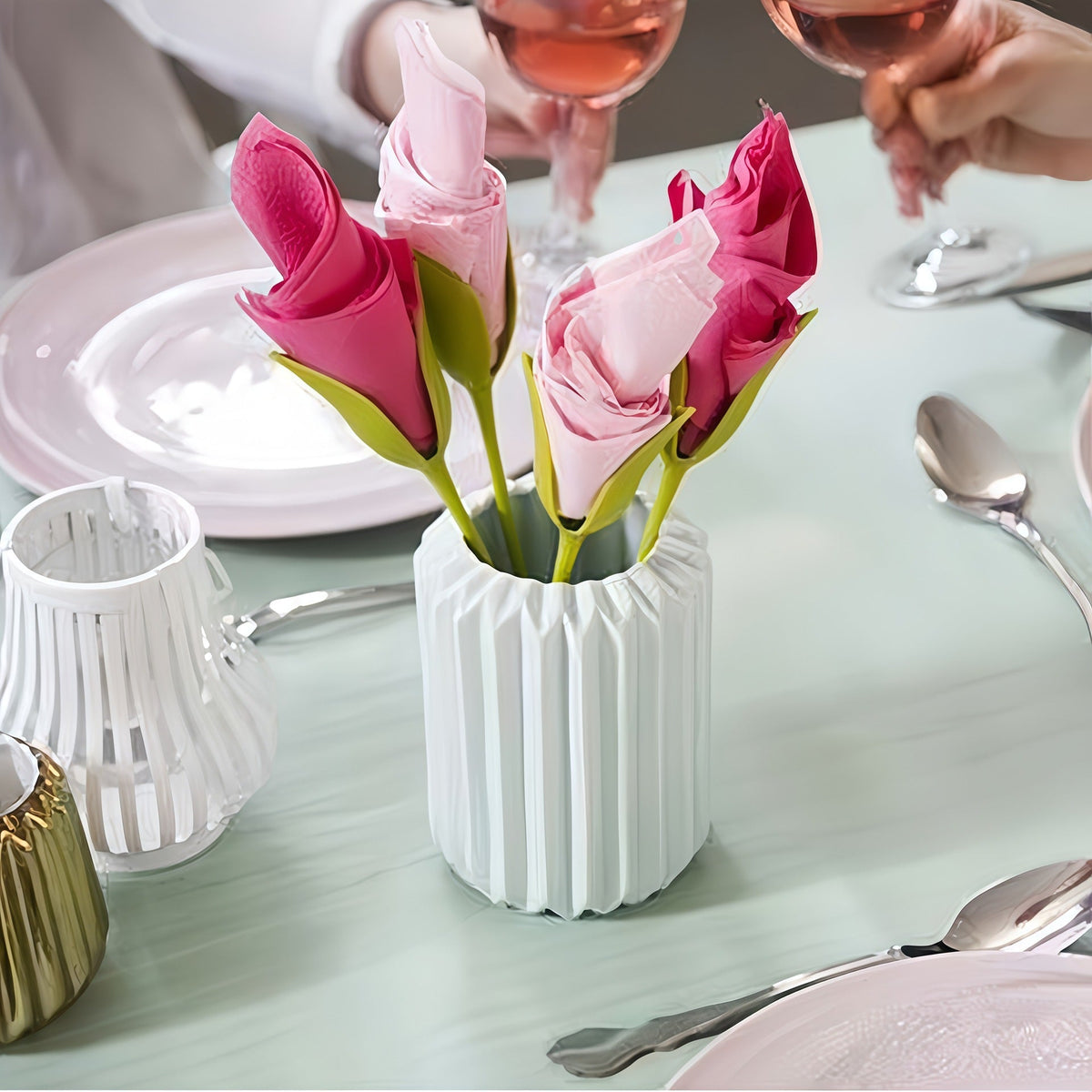 Vodlan™ BloomTwist™ 3-Second Rose Maker — Turn Ordinary Napkins into Table Art